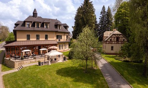 Mariánské Lázně: Wellness Golf Hotel Morris **** se snídaněmi formou bufetu, vířivkou, saunou a procedurami