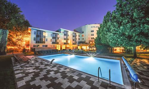 Morava: Přerov v Hotelu Jana **** se snídaní/polopenzí a wellness (bazén, vířivka, 3 sauny, 2 páry) + kolárna