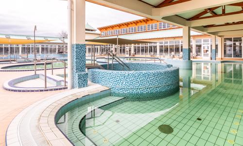 Mosonmagyaróvár: 4* Aquasol Resort s polopenzí a neomezeným vstupem do termálů (přímo propojen) + bazén, sauny