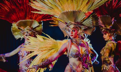 Moulin Rouge v Paříži: Vstup na legendární kabaretní show Féerie + šampaňské a ubytování v prémiovém hotelu