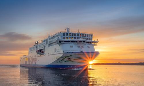 Německo a Švédsko na Trajektu TT-Line: Plavba z Travemünde do Trelleborgu a zpět + večeře a přeprava auta