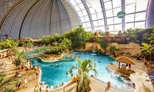 Německo: Exotický ráj Tropical Islands se snídaní, pláží, atrakcemi a vnitřními i venkovními bazény neomezeně