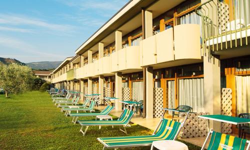 Odpočinková dovolená 1,5 km od Lago di Garda: Park Hotel Oasi **** s polopenzí a bazénem + sleva na golf