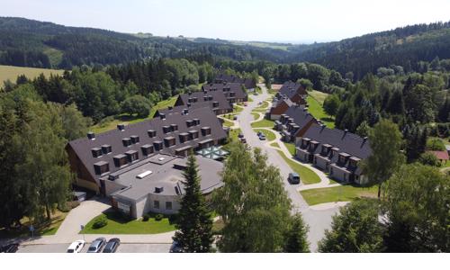 Orlické hory v Hotelu Říčky *** se snídaněmi formou bufetu, bazénem, vířivkou a saunou + láhev vína a slevy