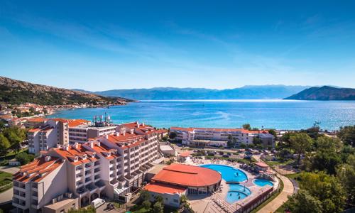 Ostrov Krk: Sunny Baska Hotel *** přímo u pláže s rozšířenou polopenzí, bazény a 4 top hernami + dítě zdarma