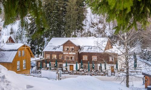 Pec pod Sněžkou 900 m od svahu v Hotelu Hvězda *** s polopenzí + welcome drink, úschovna lyží a dětský koutek
