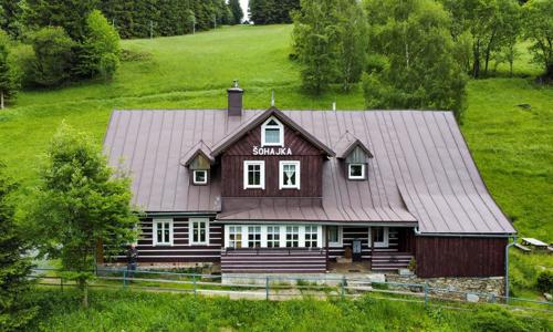 Pec pod Sněžkou v horské Chatě Šohajka se snídaněmi či all inclusive a privátním wellness + slevová karta