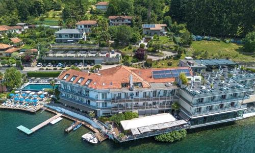 Piemonte na břehu Lago d'Orta a hodinu od Milánu: Hotel Giardinetto **** se snídaní či polopenzí a bazénem