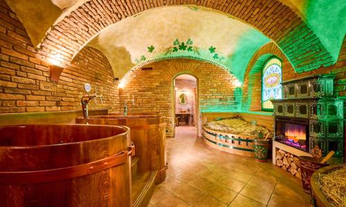 Plzeň: Spa Beerland – U Zlatého Beránka se snídaní a pivní koupelí s neomezenou konzumací + prohlídka pivovaru