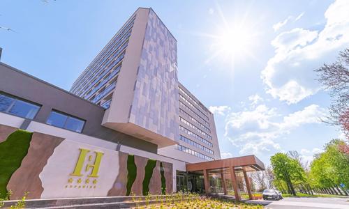 Pobyt na břehu Balatonu v Hotelu Helikon **** s polopenzí a neomezeným wellness s bazénem, vířivkami a saunami