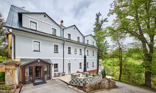 Pobyt nedaleko Janských Lázní a Krkonošského NP v Hotelu Auri *** s polopenzí a bazénem + sleva na wellness