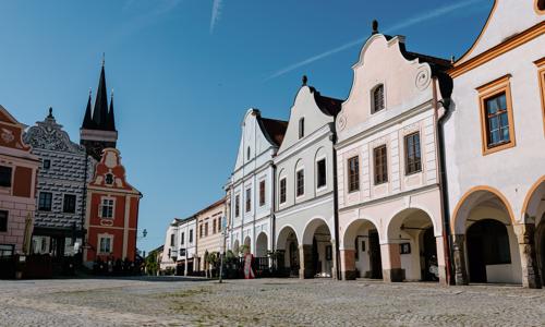 Pobyt přímo u památek UNESCO: Historické centrum Telče v romantickém Penzionu No. 20 se snídaní formou bufetu