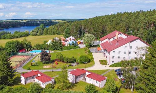 Pobyt pro gurmány na Křivoklátsku: Hotel Jesenice *** s ultra all inclusive a 50% slevou na procedury
