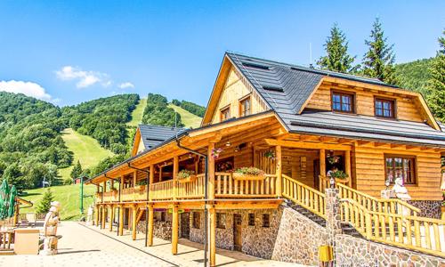 Pobyt u CHKO Strážovské vrchy v apartmánu Salaše Kľak s polopenzí + 3 dětská hřiště a možnost wellness