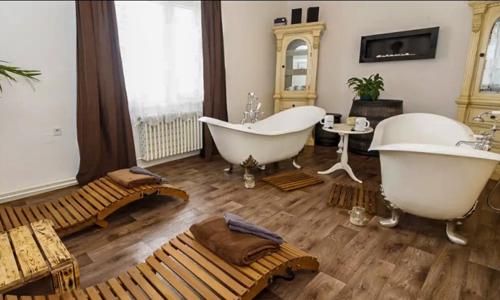 Pobyt u Jičína: Hotel Český Ráj *** s polopenzí, vířivkou a pivními lázněmi + koupel s tematickým občerstvením