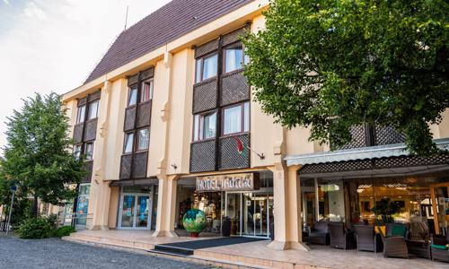 Pobyt u lázní Bük v Hotelu Írottkő *** s polopenzí, neomezeným wellness centrem a 50% slevou na masáž