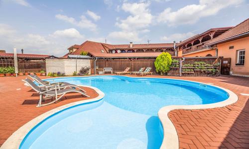 Pobyt u Litovelského Pomoraví a Olomouce: 3* Hotel Aldo se snídaní či polopenzí a bazénem + bowling a kulečník