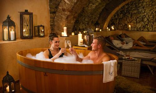 Pobyt u Luhačovic: Zámek Wichterle – Hotel a pivní lázně **** s polopenzí, pivní relaxační procedurou + káva