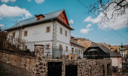 Pobyt v centru Banské Štiavnice v historické Resla Residence *** se snídaní, privátním wellness a fitness