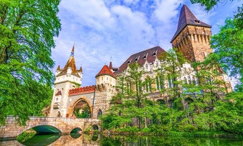 Pobyt v centru Budapešti u Zoo a hradu Vajdahunyad v Hotelu Benczúr *** se snídaněmi + dítě do 12 let zdarma