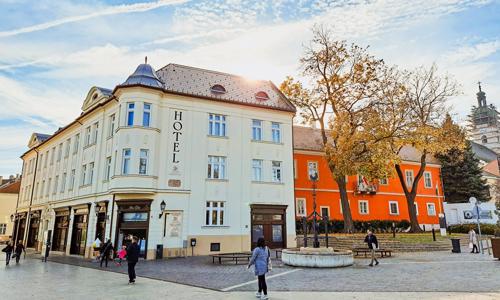 Pobyt v srdci Győru jen 800 m od termálů v Hotelu Domus Collis **** s bohatou snídaní a vybavenou kuchyňkou