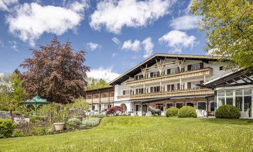 Podhůří Bavorských Alp: 5* Hotel Alpenhof Murnau se snídaní a luxusním wellness se 7 saunami + bohatý program