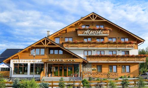 Polanica Zdroj jen pár km od hranic s Českem: Hotel Alpejski *** se snídaní/polopenzí, bazénem a saunou