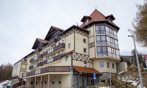 Polské lázně Świeradów Zdrój 7 km od hranic a 800 m od lyžařského areálu v Hotelu Santa Christina se snídaněmi