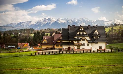 Polské Tatry stylově: Białka Tatrzańska v Penzionu Silverton se snídaní, saunou a posilovnou + vířivka, drink