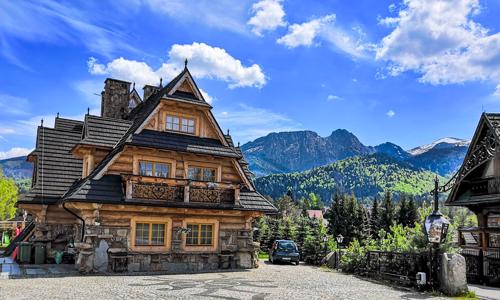 Polské Tatry: Zakopane v dřevěné Wille Tatrzanski Zomecek *** se snídaní, vstupem do sauny + koupací sud