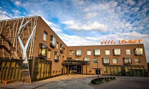 Polsko u Krakova ve futuristickém Hotelu Lenart **** se snídaní nebo polopenzí, vstupem do wellness a zábavou