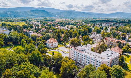 Polsko v Hotelu Cieplice Medi & SPA *** se snídaní/polopenzí a wellness centrem s bazénem se slanou vodou