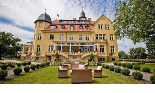 Pomořansko blízko atrakcí: Apartmán či chata v 5* Bernsteinschloss Wendorf s dětský hřištěm a kontaktní zoo
