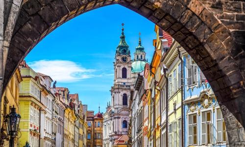 Praha u přírodního parku v Hotelu Smaragd *** se snídaní nebo polopenzí a dětským hřištěm + mazlíček zdarma