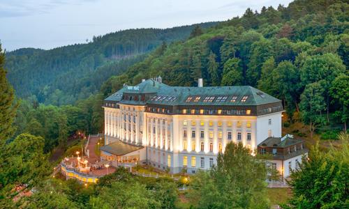 Radonové lázně Jáchymov: Hotel Radium Palace **** s polopenzí a lázeňským centrem (bazény a sauny) + masáž