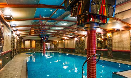 Ružomberok 1,5 km od ski areálu ve stylovém Hotelu Áčko *** s polopenzí a dětským koutkem + vstup do wellness