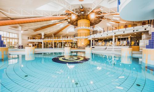 Sárvár: VitalMED Hotel **** propojený s lázněmi s neomezeným vstupem do termálních bazénů a saun + polopenze