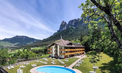 Severní Itálie: Dolomity u přírodního parku ve 4* Parc Hotelu Miramonti s polopenzí a wellness + dětské hřiště