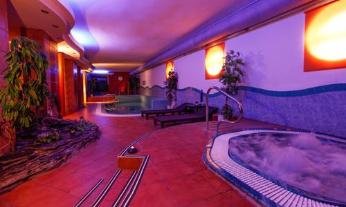 Slovácko: Pobyt v Hotelu Synot *** se snídaní nebo polopenzí a neomezeným wellness (bazén, 2 vířivky, 5 saun)