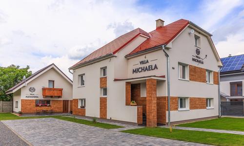 Slovensko: Bešeňová jen 950 m od aquaparku a lázní ve studiu či apartmánu s kuchyňkou ve Ville Michaela