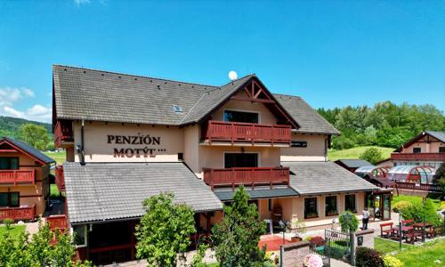 Slovensko jen 3,5 km od termálů Bešeňová: Penzion Motýl *** s polopenzí, venkovním bazénem a saunami + slevy