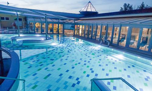 Slovensko jen 450 m od Thermal Nesvady: Penzion Nesvady ve studiu s kuchyňkou + sleva na vstupy do lázní