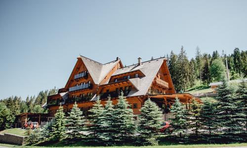 Slovensko: Kysuce v Hotelu Marlene **** s polopenzí, neomezeným wellness s bazénem, vířivkou a saunami + tenis