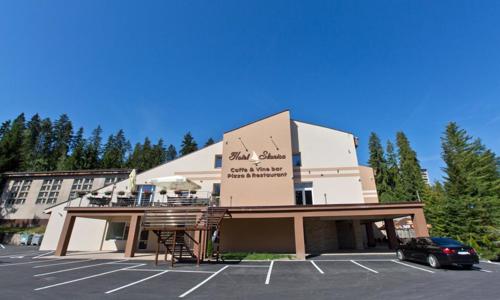Slovensko: Orava u přehrady v Hotelu Slanica se snídaní a lahví sektu + sleva na půjčení sportovního vybavení