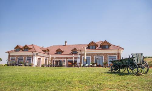 Slovensko: Penzion St. Peter Vini s gurmánskou polopenzí, prohlídkou vinného sklípku a ochutnávkou vín + tapas