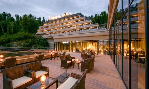 Slovinsko: Pobyt jen pár metrů od Postojenské jeskyně v Hotelu Jama **** se snídaní/polopenzí + sleva na vstup
