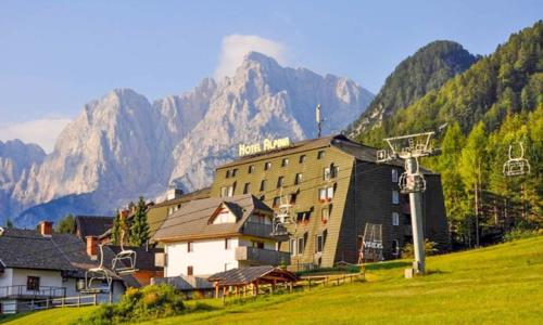 Slovinsko u jezera Jasna a Národního parku Triglav: Hotel Alpina *** s polopenzí a slevou na vstup do wellness