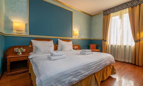 Stylový pobyt v centru Prahy u památek: Hotel Kinsky Fountain **** se snídaněmi formou bufetu + WiFi zdarma