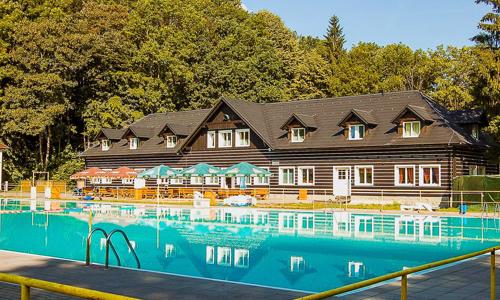 Těšínské Beskydy: Hotel Stará Ameryka *** s polopenzí, největší dětskou hernou v kraji a slevou na koupaliště