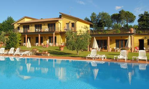 Toskánsko blízko Florencie v historickém Hotelu Fattoria degli Usignoli **** se snídaní + degustace a bazény